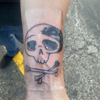 Sink or Swim Tattoo - Piercing Near Me - St Charles, Illinois Sink or Swim Tattoo - Piercing Near Me - St Charles, Illinois
