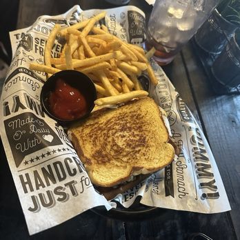 The Yard @ 1224 - Carnitas Grilled Chesse with fries - Cocktail Bars Near Me - San Antonio, Texas