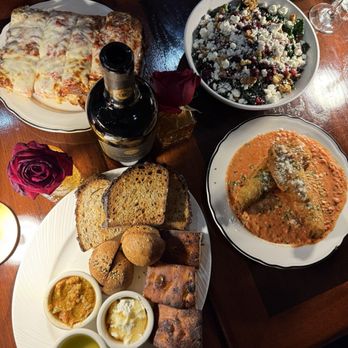 Benny’s - Pizza, seasonal salad, stuffed ricotta peppers, bread service - Italian Near Me - Baltimore, Maryland