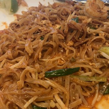 Chao Phra Ya - Sugary gooey mess supposed to be Pad Thai. - Thai Near Me - Herndon, Virginia Chao Phra Ya - Sugary gooey mess supposed to be Pad Thai. - Thai Near Me - Herndon, Virginia