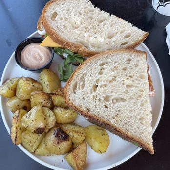 Everyday Eatery - Cali Chicken Sandwich with Brekkie Potatoes - Cafes Near Me - Irvine, California