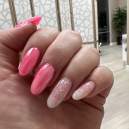 A week old manicure-perfection!  Here for my pedicure today