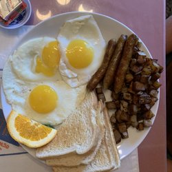 Gardner House Cafe and Bed & Breakfast - Scrumptious sunny side up eggs and awesome sourdough toast