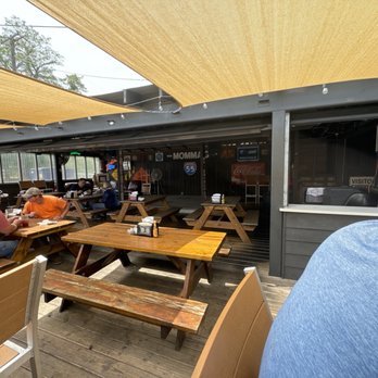 Momma's - Outside Deck - Dive Bars Near Me - Memphis, Tennessee