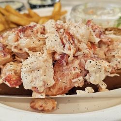 Lobster Claw Seafoods - 8oz lobster roll plate $39