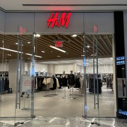 Exterior outside entrance of H&M - Front - New York, New York Exterior outside entrance of H&M - Front - New York, New York