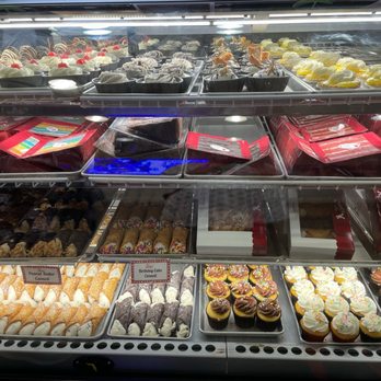 Carlo's Bakery - Bakeries Near Me - Hoboken, New Jersey