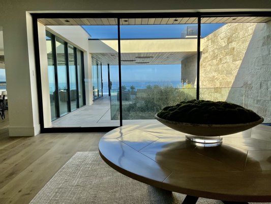 Residential Window Cleaning - Whether the view outside your window is all of Los Angeles and the beach or the front yard to your garden. Keep your windows clean and let the light in. Residential Window Cleaning - Whether the view outside your window is all of Los Angeles and the beach or the front yard to your garden. Keep your windows clean and let the light in.