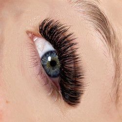 Shea B Beauty - Light volume eyelash extensions
