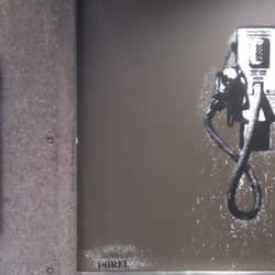 STREET ART: Pøbel telefonkiosk