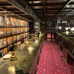 Sir Winston - Downstairs lounge