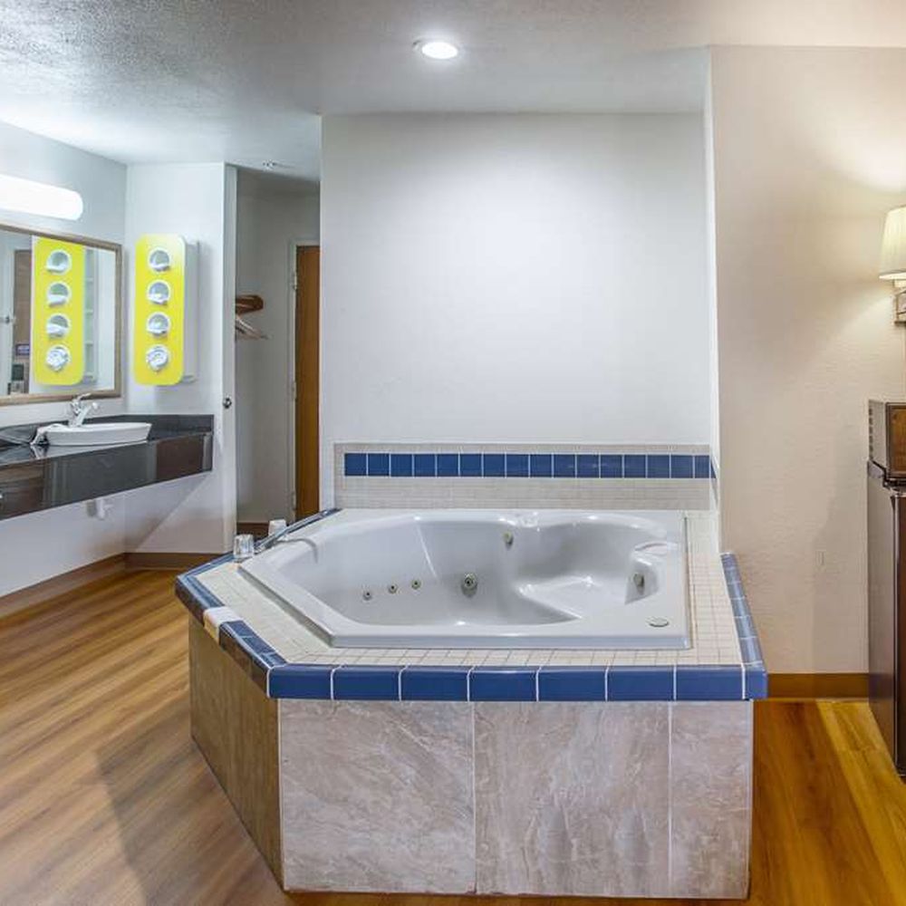 Hotels With Jacuzzi in Room Yuba City, CA - Last Updated October 2024 - Yelp