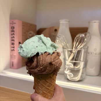Bacio Di Latte - Mint with Giandujotto on bottom - Ice Cream & Frozen Yogurt Near Me - San Jose, California