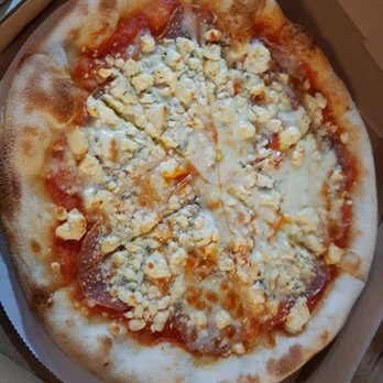 Mattia Pizza - Pizza gorgonzola and salame - Food Trucks Near Me