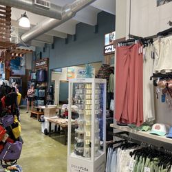Island Style Surf Sports - Women and men's clothing as well as beach clothes. Great brands