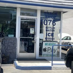 Store for drinks and snacks