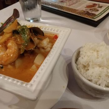 Thai Basil - Seafood red curry - salmon is also in the bowl. All their curries are gluten-free! - Thai Near Me - Sunnyvale, California Thai Basil - Seafood red curry - salmon is also in the bowl. All their curries are gluten-free! - Thai Near Me - Sunnyvale, California