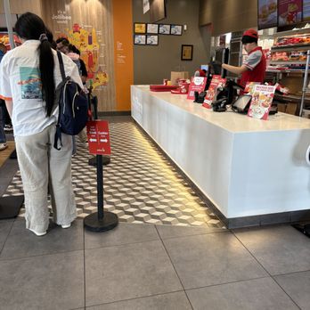 Jollibee - Fast Food Near Me - Edison, New Jersey