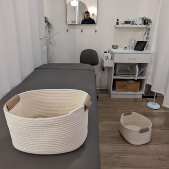 FACE FOUNDRIÉ - Houston - Facial table - Skin Care Near Me - Houston, Texas FACE FOUNDRIÉ - Houston - Facial table - Skin Care Near Me - Houston, Texas