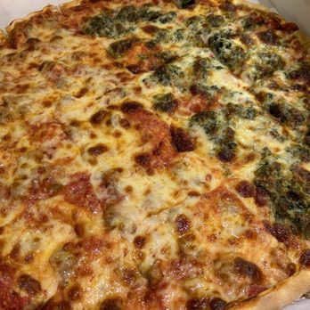 Vinny's Pizza & Pasta - Glenview - Half spinach, half sausage. All garlic. Crazy tasty - Pizza Near Me - Glenview, Illinois Vinny's Pizza & Pasta - Glenview - Half spinach, half sausage. All garlic. Crazy tasty - Pizza Near Me - Glenview, Illinois