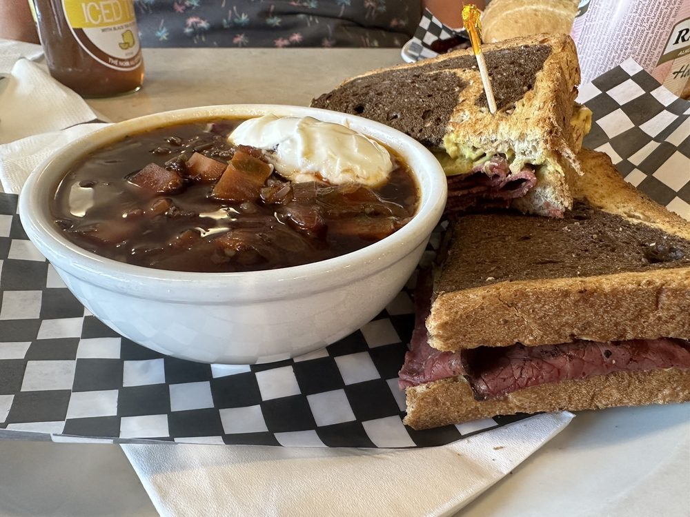 HELMUT’S SAUSAGE KITCHEN Updated September 2024 11 Reviews 2103