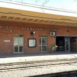 Stazione di Chiusi Chianciano - Stazione di Chiusi-Chianciano dai binari