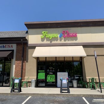 Froyos and Mo - Outside - Ice Cream & Frozen Yogurt Near Me - Peachtree City, Georgia