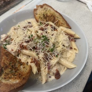 Meet & Eat - Alfredo penne pasta - Breakfast & Brunch Near Me - Sacramento, California Meet & Eat - Alfredo penne pasta - Breakfast & Brunch Near Me - Sacramento, California