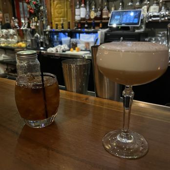Apizza Regionale - manhattan and amaretto sour - Pizza Near Me - Syracuse, New York