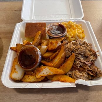 Boones Pickins - Pulled pork dinner with tator wedges and Mac and cheese - Barbeque Near Me - Andover, Kansas