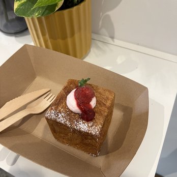 Kream Dessert - Raspberry cream cube croissant - Desserts Near Me - Toronto, Ontario