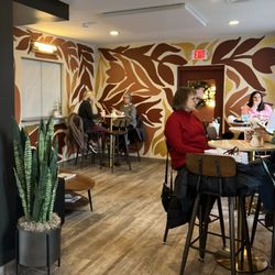 Hollander Chocolate - Back room seating