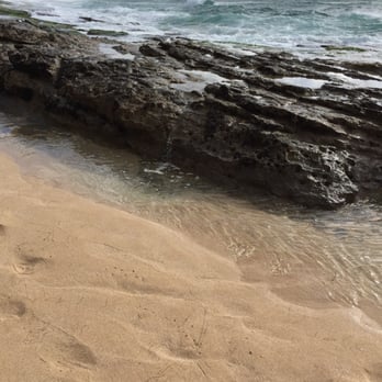 Papa'iloa Beach - Fun to walk on rocks and find hermits - Beaches Near Me