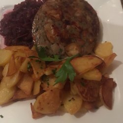 Bauers Stuben - Saumagen mit Kastanien ! Rotkraut und Bratis. Sehr gut gewürzt