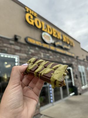 The Golden Nuts by null