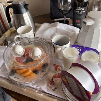 Spindrift Inn - Continental breakfast - Hotels Near Me - Monterey, California Spindrift Inn - Continental breakfast - Hotels Near Me - Monterey, California