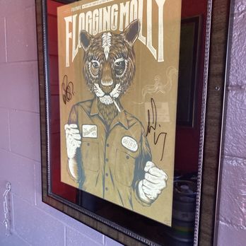 Gus' Snug - Irish Pub Near Me - Clawson, Michigan