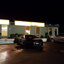Lowcost Airport Parking - A proper building and friendly people.