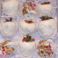 Sony's Sweets n Eats - White chocolate covered Strawberries and Pretzels Combo