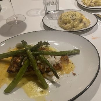 Harry & Izzy's - Grilled Salmon Oscar Style - Steakhouses Near Me - Indianapolis, Indiana