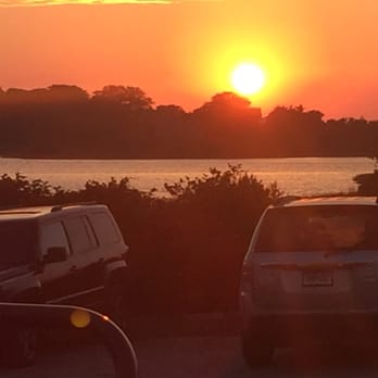 The Beachead - Seafood Near Me - Block Island, Rhode Island