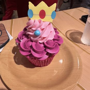 Toadstool Cafe - Peaches cupcake - Cafes Near Me - Universal City, California