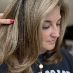 Carl Michael Salon