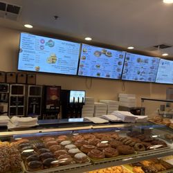 Mag's Donut & Bagel - Inside