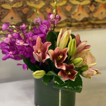 Designs by Guzzardo's - Floral Designers Near Me - Milwaukee, Wisconsin