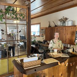Buckeye Tree Lodge & Cabins - Beautiful office with the lovely Lace checking us in