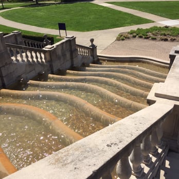 Ault Park - The fountain at Ault park - Parks Near Me - Cincinnati, Ohio