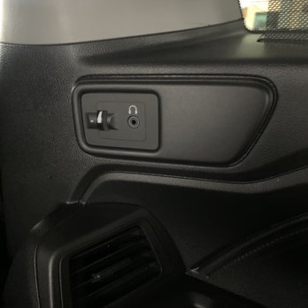 Russell & Smith Honda - Courtesy shuttle: Honda Odyssey Back seats have headphone jacks. - Auto Repair Near Me - Houston, Texas