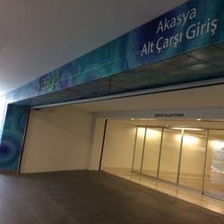 Ünalan Metro İstasyonu - AVM girişi...