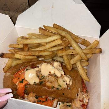 Hook & Anchor - Maine lobster roll - Seafood Near Me - Costa Mesa, California Hook & Anchor - Maine lobster roll - Seafood Near Me - Costa Mesa, California